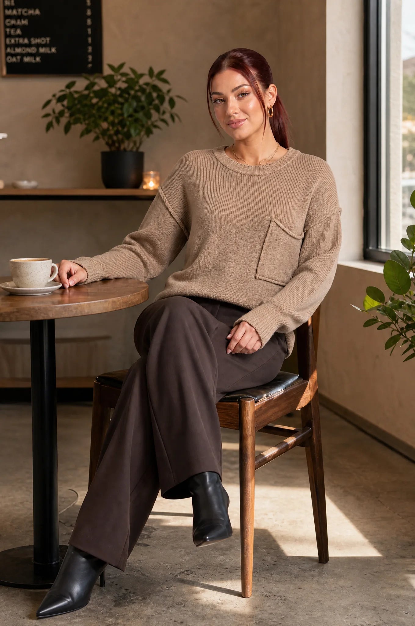 Pull ample à poche poitrine | Photo lifestyle | Lounelle Paris