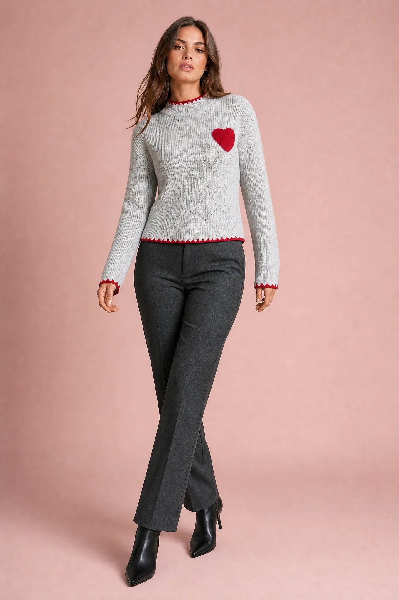 Pull gris col montant motif cœur | Vue en mouvement | Lounelle Paris