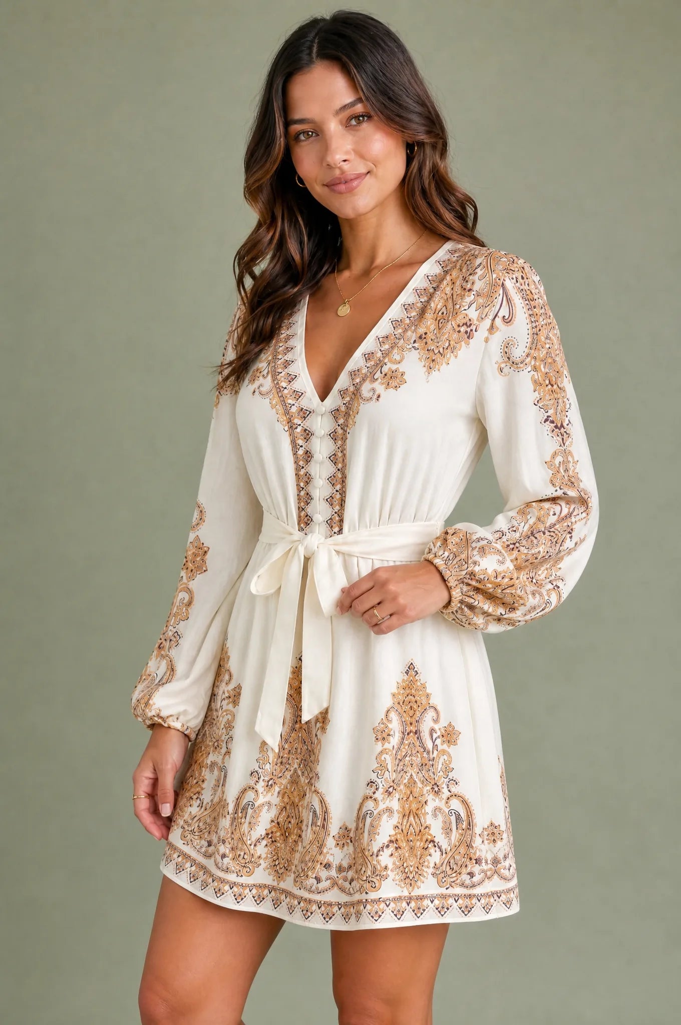 Robe abricot col V manches bouffantes | Vue rapprochée | Lounelle Paris