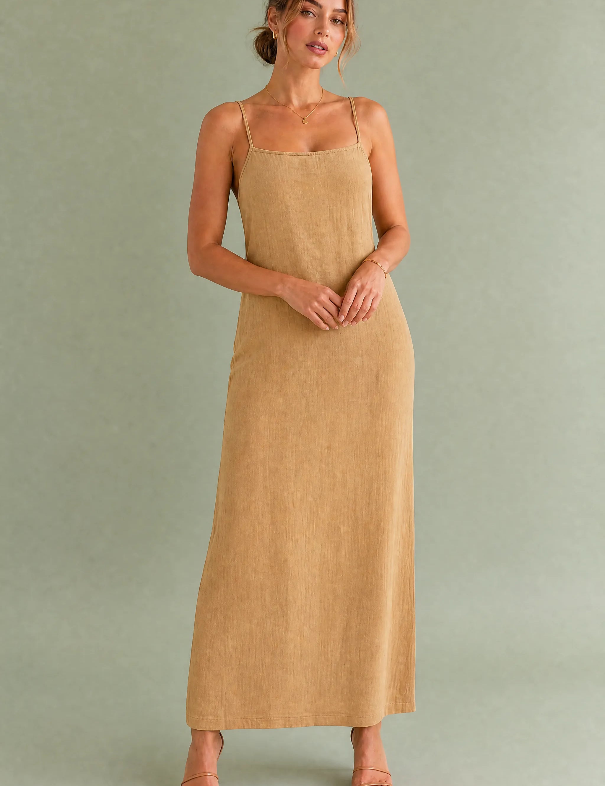 Robe longue bretelles encolure carrée | Variante Camel | Lounelle Paris