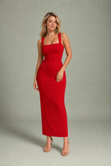 Vestido largo ajustado con escote cuadrado