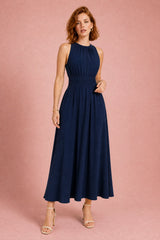 Vestido largo fluido con cintura drapeada