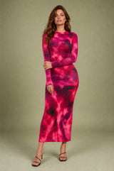 Vestido largo ceñido tie-dye