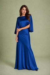 Vestido largo satinado con cuello barco