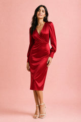 Vestido satinado con escote en V