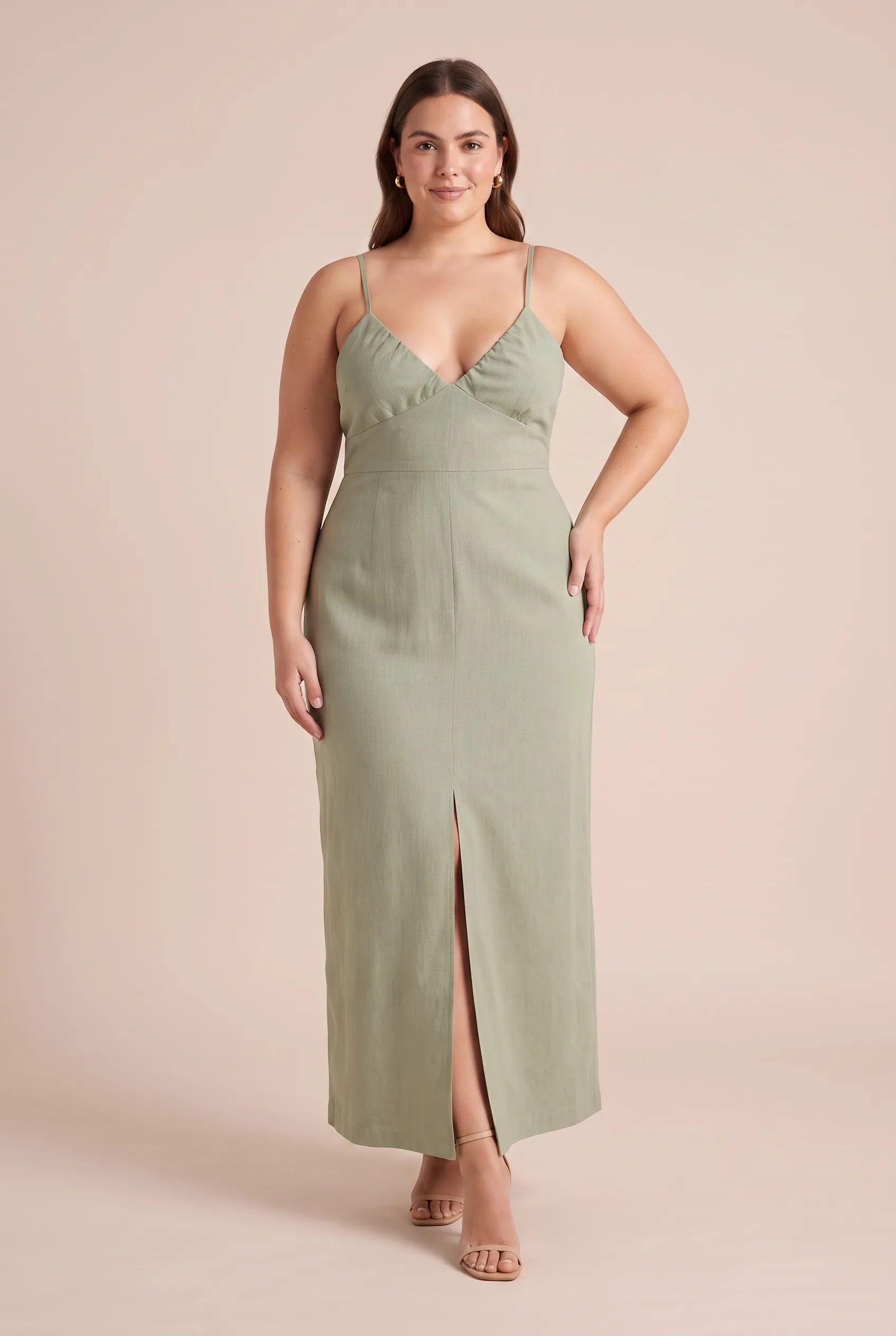 Robe verte longue dos nu | Porté sur une silhouette plus ronde | Lounelle Paris